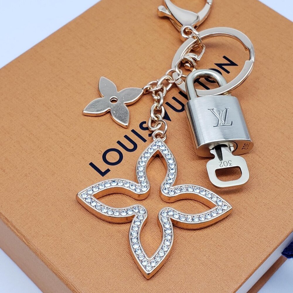 Authentic Louis Vuitton Gold Lock & Box w/ Unbranded Clover Bagcharm - Picture 6 of 9